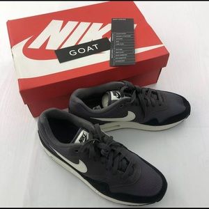 Men’s Size 9.5 Nike Air Max 1 Thunder Grey / Black